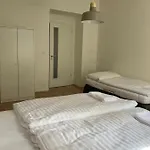 Zizkov Tower アパートホテル 3*