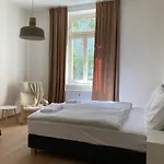 Zizkov Tower アパートホテル 3*