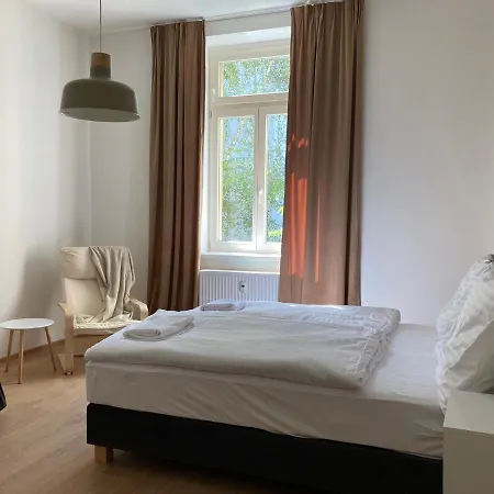 Zizkov Tower Lägenhetshotell 3*