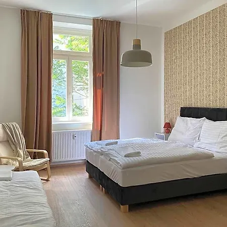 Apartahotel Zizkov Tower 3*