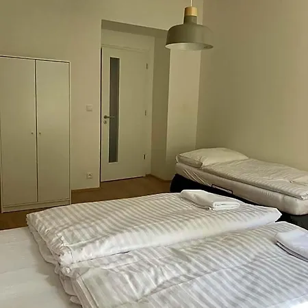 Apartahotel Zizkov Tower 3*